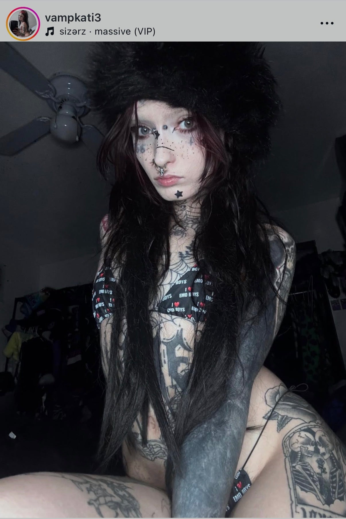 I love emo boys string mico