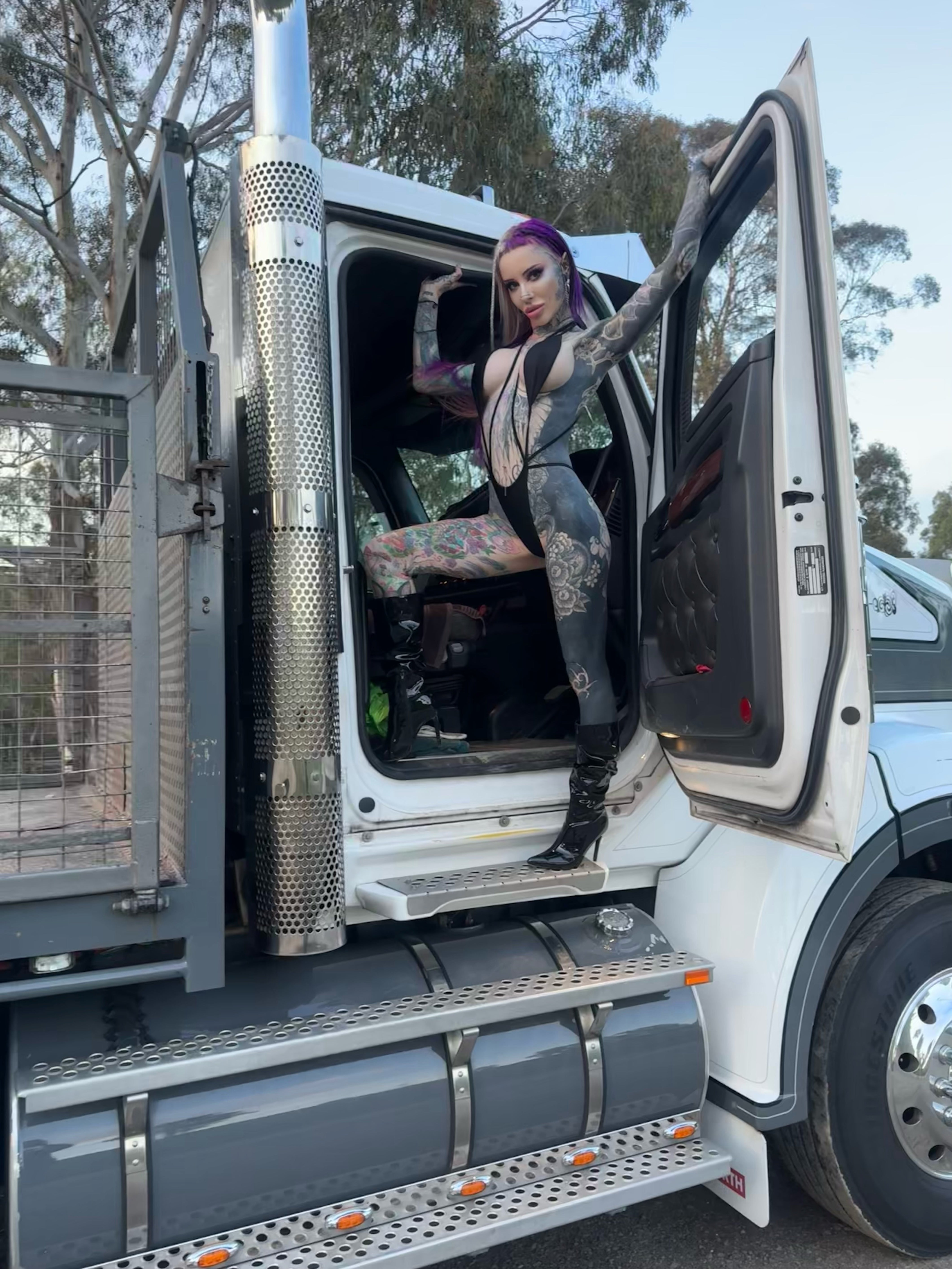 Venom slingshot one piece