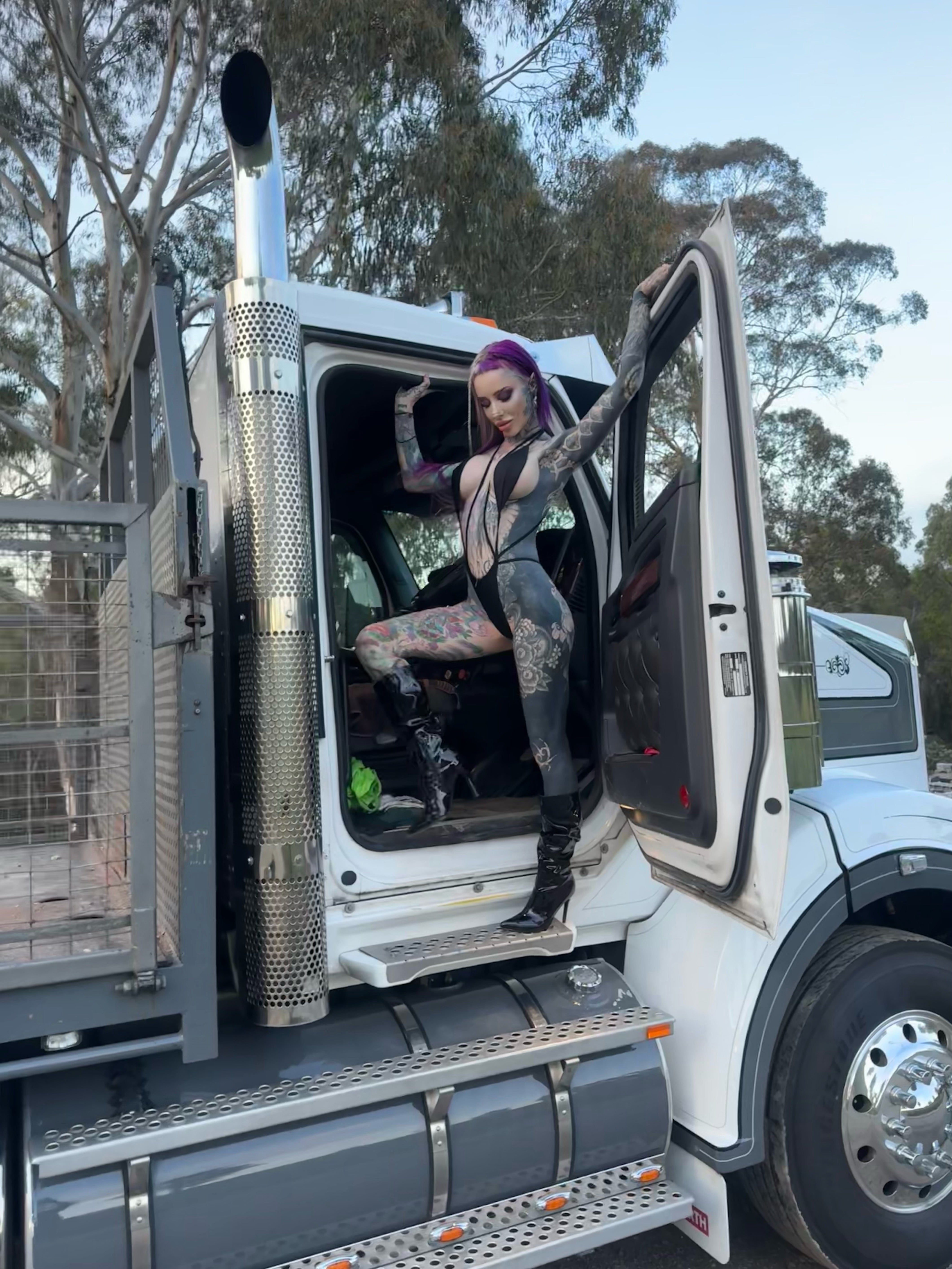 Venom slingshot one piece